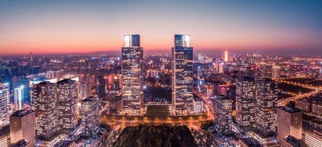 石家庄没想到，武汉也没想到，如今的中国郑州，已成为全国焦点