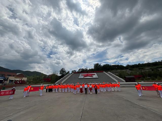 坐着火车游照金 铁旅融合忆峥嵘
