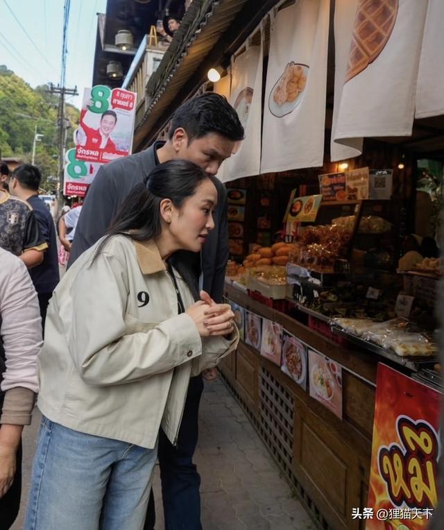 佩通坦去清迈采咖啡果，她还逛夜市逛古村，有丈夫陪着她挺幸福