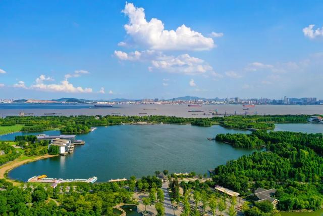 高铁直达!专列明天出发:早茶叫醒你的胃,足球点燃你的夜!