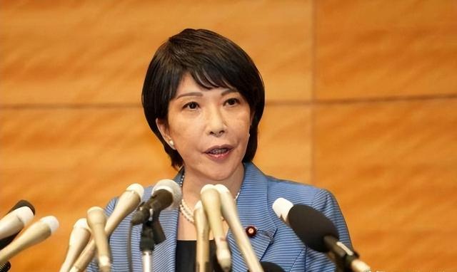 美国提醒日本，小心被中国揍，日本天皇急召高市早苗：有要事交代
