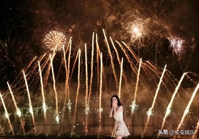 杨幂是胸最大的女明星了吧？关键居然还能保持少女感，都快40岁了