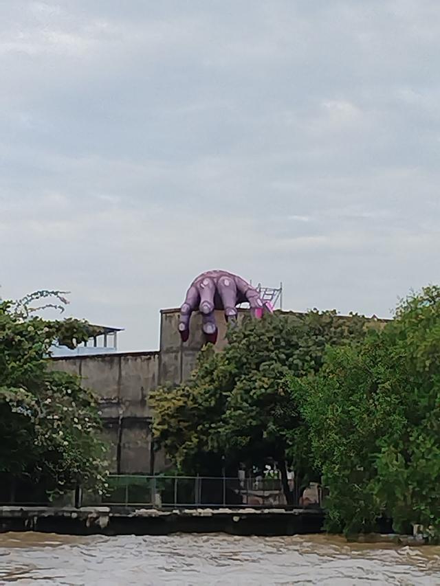 湄南河上，撞见曼谷的双面风情