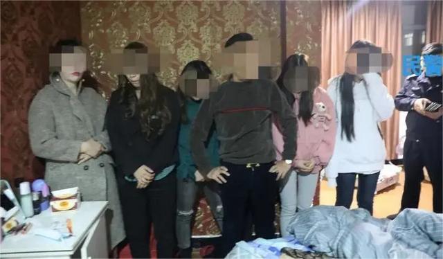 商都一小区存卖淫嫖娼活动，多人被当场抓获。