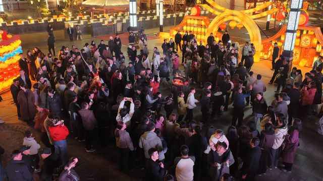 锣鼓喧天迎宾客 铁花璀璨耀祁山——这里的年味直接拉满