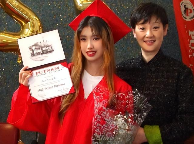 冯小刚：年轻时管不住下半身，如今让18岁的养女买了单，他后悔吗