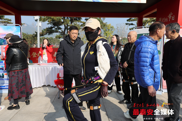 “金秋雅集”机器狗舞狮，融合传统与科技之美