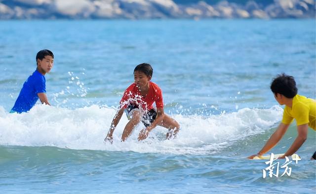 南方观察 | “冲浪”赛何以燃动这座城？“乘风破浪”原来刻入DNA