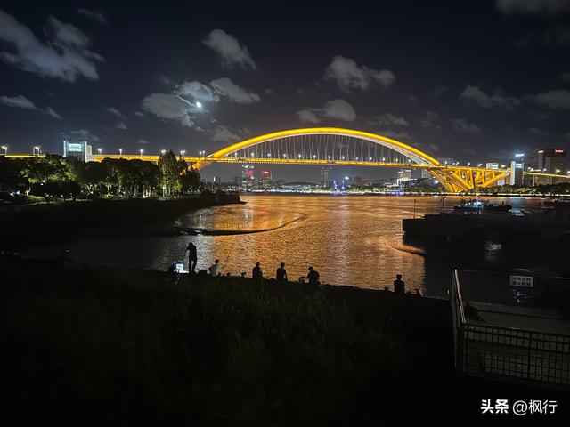 经济不上行的时代，上海也有自己的美
