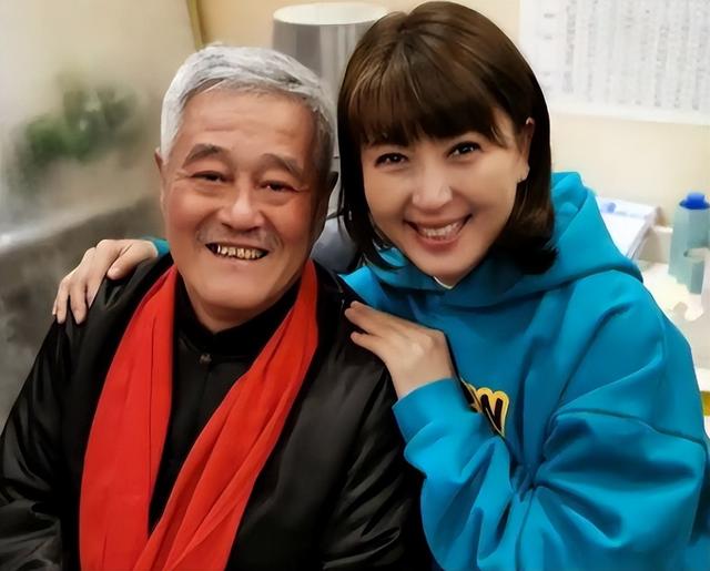 人狂必有祸！闫学晶事件又被扒出，这回谁也救不了"自掘坟墓"的她