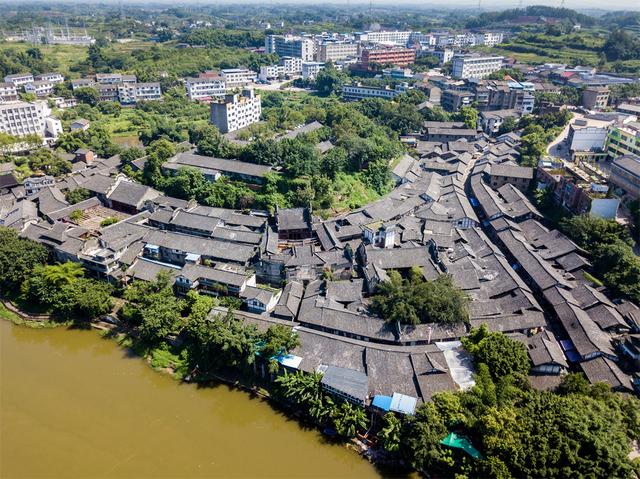 [四川 自贡市沿滩区沿滩镇]