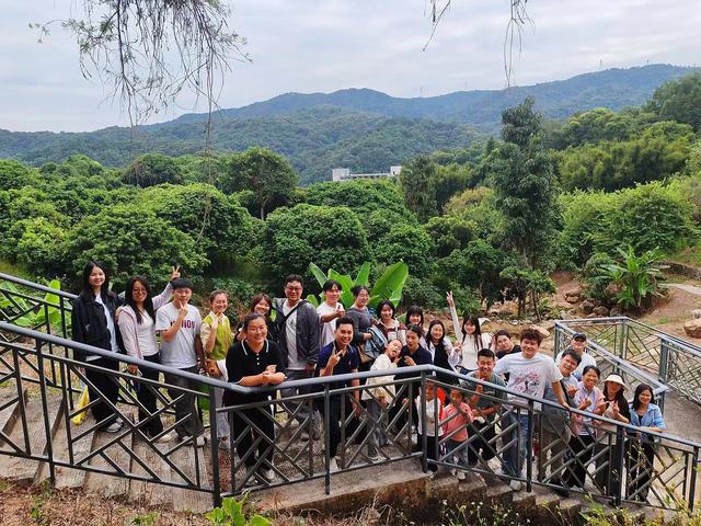 《华夏秋美教育集团：2025“十一+中秋”全民健身徒步登山活动》2