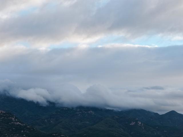 云海漫泰岳，水墨染岱宗