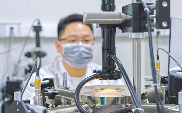 哈工大突破的并不是光刻机技术，外媒：中芯国际“赢麻”了