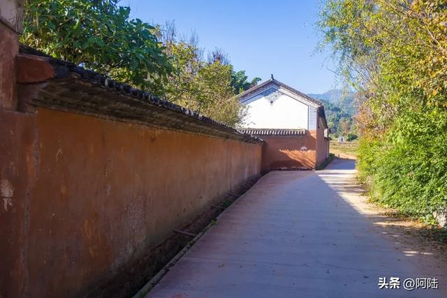 距洱海60多公里，这根“南诏铁柱”是大理现存最珍贵的古迹之一