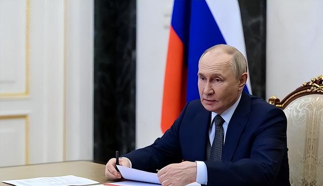 美国已入死局？12架轰炸机升空	，齐射120枚导弹，炸崩乌克兰电力