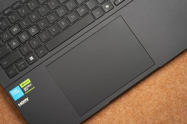 华硕无畏Pro16 2025体验分享：一本全能，年轻人的多场景搭子