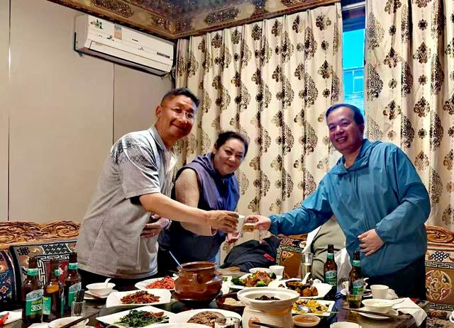 车轮，终于碾上了这条蜿蜒盘旋的天路——318国道