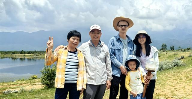 洲长有约：垃圾洲会客厅在丽江举行，“碳中和火炬”照亮雪山未来