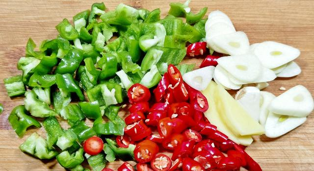 “冬天吃一根，腿脚站稳跟”！买它10斤一晒一腌，脆爽开胃超下饭