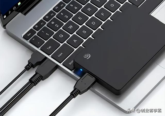 为什么数据传输走USB会发热巨大，但网线上传下载数据时却不会？