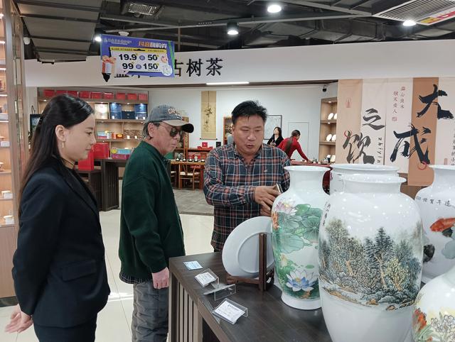 相 立:“雅集·陶瓷艺术馆”“煮墨论瓷”