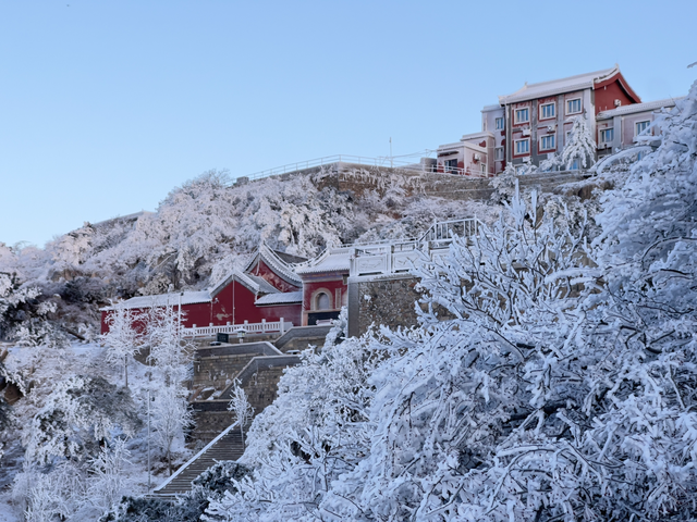 雪后泰山恢复开放 琉璃仙境引客来