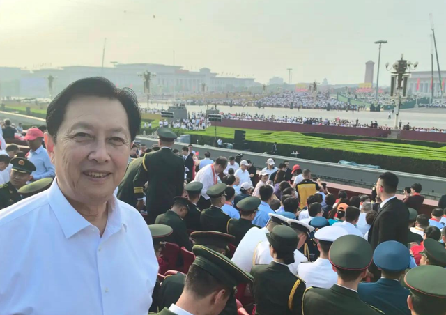 93阅兵解说员揭晓，不是康辉，不是李梓萌，而是央视这两位主持人