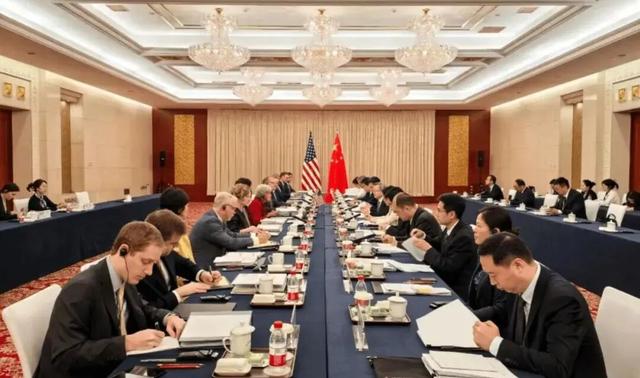 美歇斯底里连射4枚洲际导弹！特朗普真急了：我要和中国好好谈！