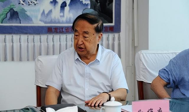 他54岁担任辽宁省委书记，曾查办东北乔四，57岁任黑龙江省委书记