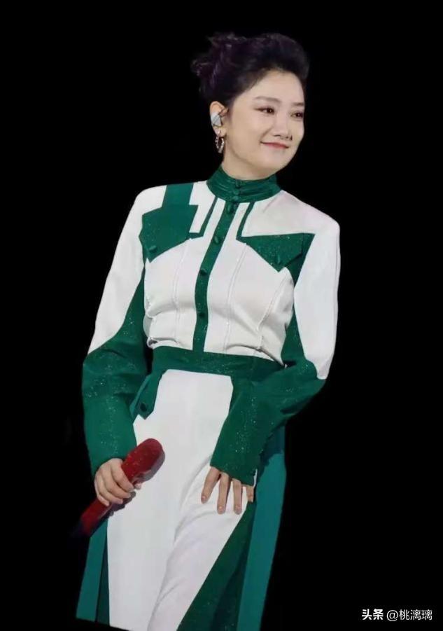 凤凰传奇的44岁玲花，怕是走上了玖月奇迹王小玮的“老路”