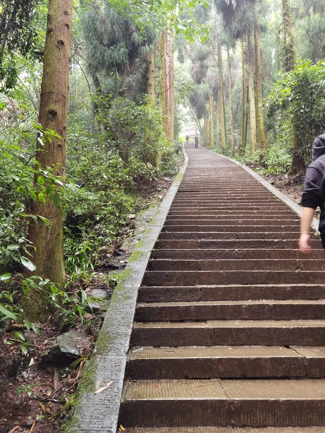 峨眉山居