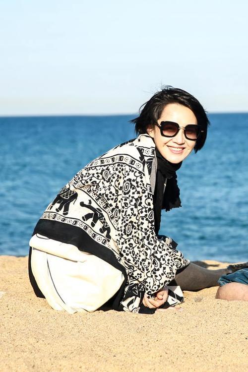 她一生 “风流成性、老少通吃”，撩汉无数，现如今56岁却依旧单身