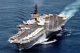 美国最先造出了核动力航母，但大量建造小鹰级，到2009年全部退役图片