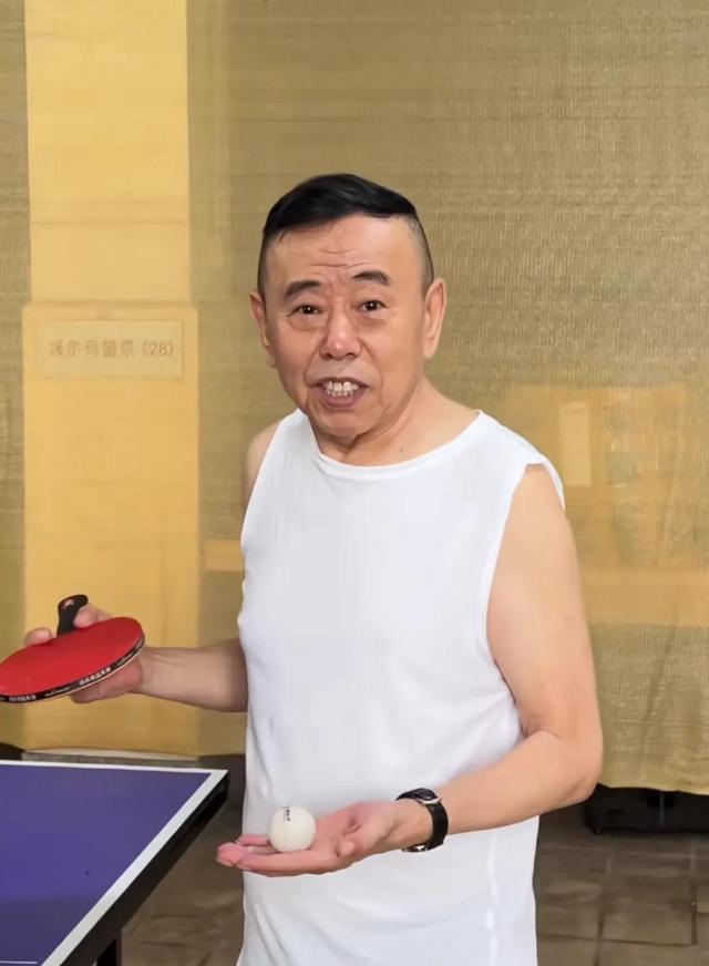 全家移民真相大白2年，享正师级待遇的潘长江，已走上另一条大道