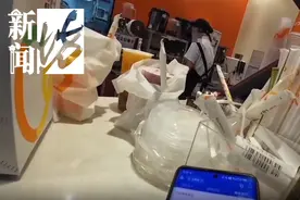 外卖小哥被店员连泼几杯奶茶！发生了什么？视频曝光图片