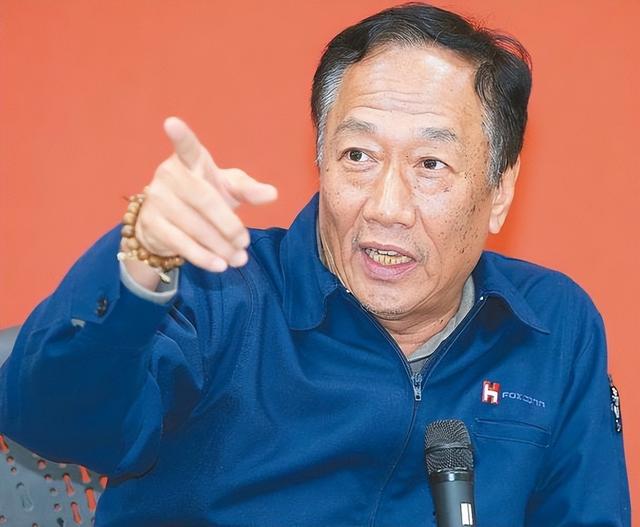 中国人是真吃这套！富士康日进万人，早忘了郭台铭赏饭吃的真相