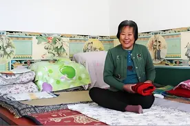 65岁大妈用荞麦皮做枕头，一年后去医院检查，医生夸赞：做的不错图片
