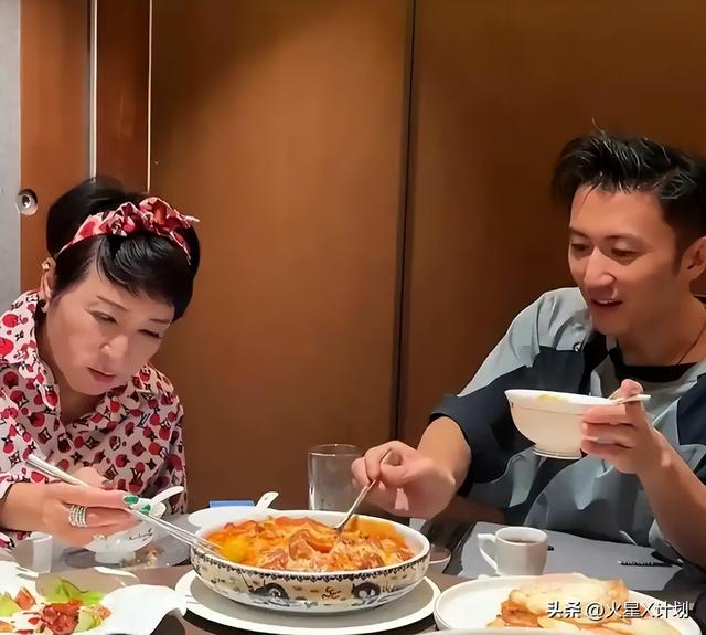 谢霆锋没想到，已备好寿衣和遗照的张柏芝，揭开了王菲仅剩的体面