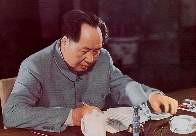 《沁园春·雪》发表，无人超越，一才女填词，毛主席惊：拜受了