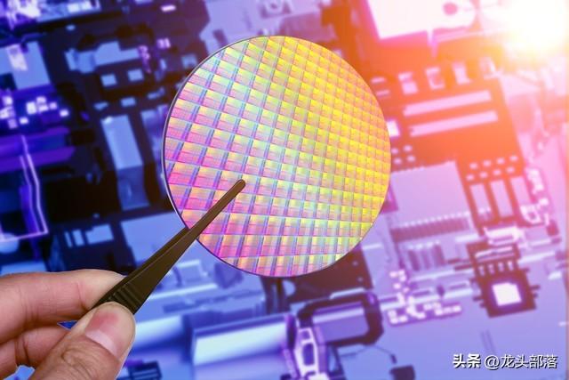 芯片股大反攻！AMD获批点燃行情，这些龙头股引领赛道崛起