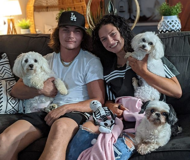 美国25岁卡丁车赛冠军遭入室抢劫，当着未婚妻的面身中多枪身亡