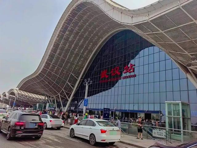 武汉:从“不服输”到“YYDS”,这座城市到底有多能打?