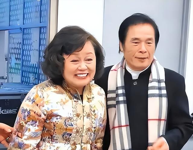 他和6个老婆共处一室，每人每月7万零花钱，71岁又娶小20岁妻子