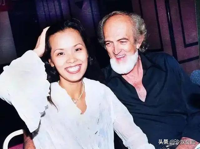 62岁韦唯现状：脊柱断裂已恢复，前夫已死，三个混血儿子回国相伴