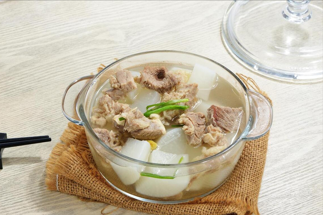 花胶虫草花炖鸡爪 花胶鸡爪虫草花汤