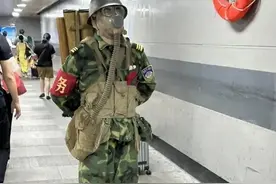广州某地下通道的神秘老兵！站岗18年的原因曝光，但其身份也存疑图片