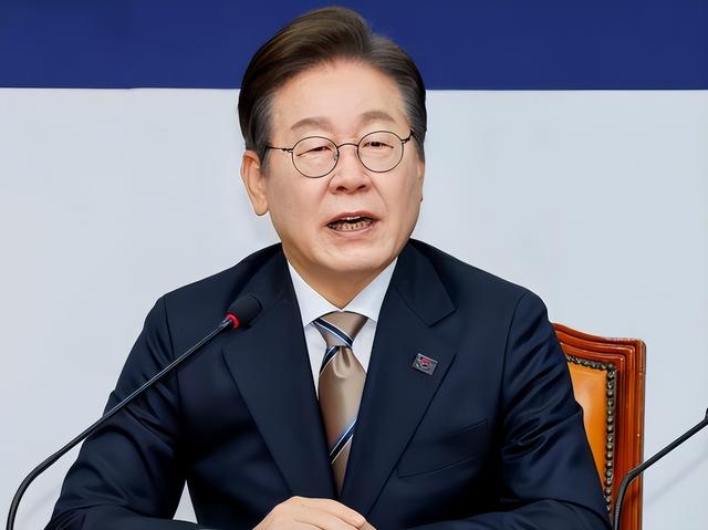 中国红毯迎客，韩方四大财阀抵京	，高市瘪嘴偷笑，日本憋了个坏招