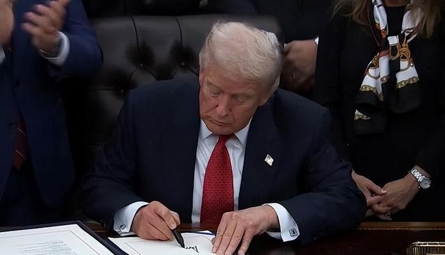 高市早苗对华正式“宣战”！中国两邻居站队日本，特朗普告示全球