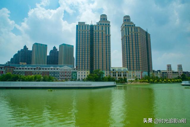 北国未来城沿湖一步一景，迈向生活的自在！